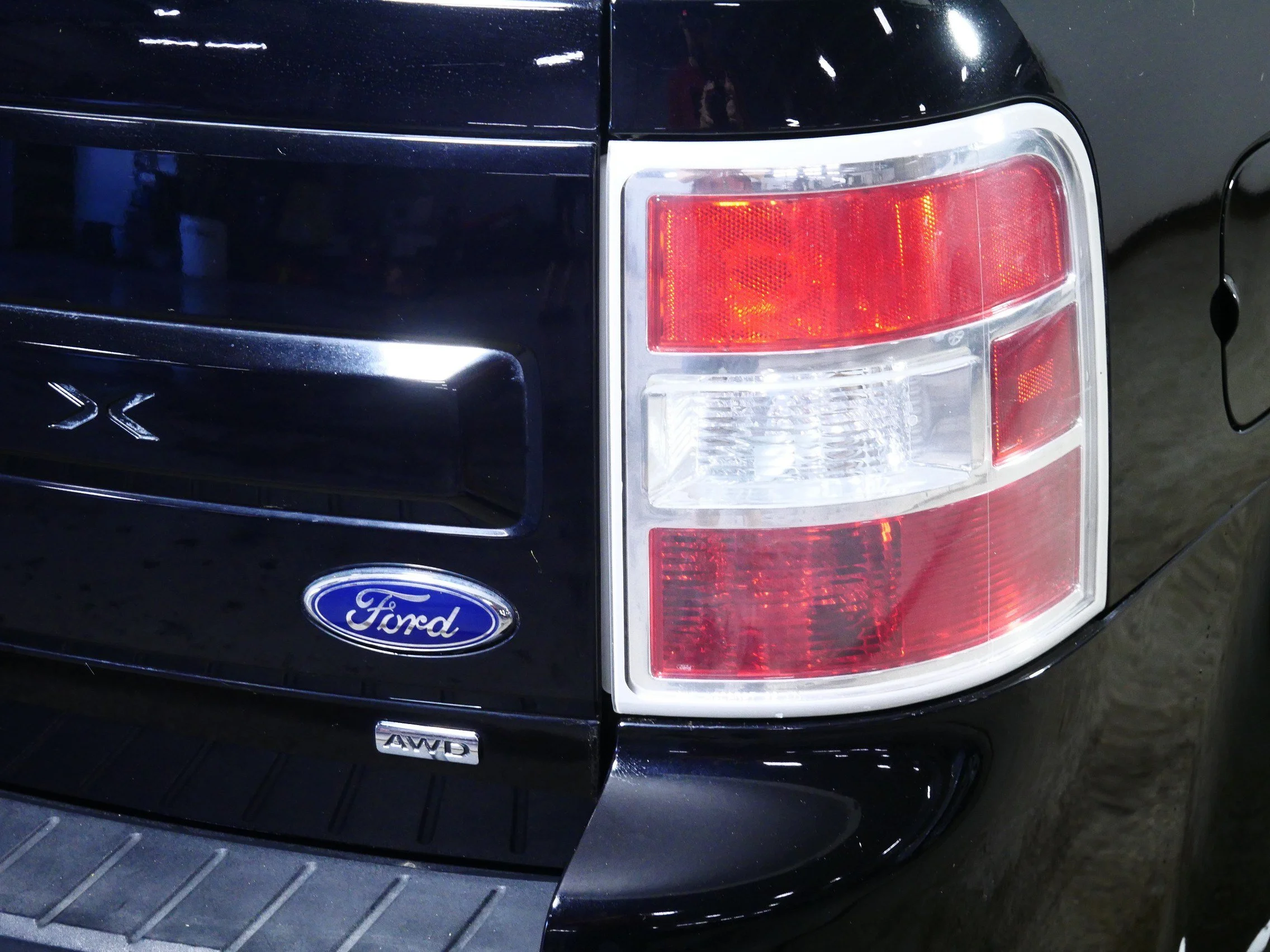 Used 2017 Shadow Black Ford SEL image 17