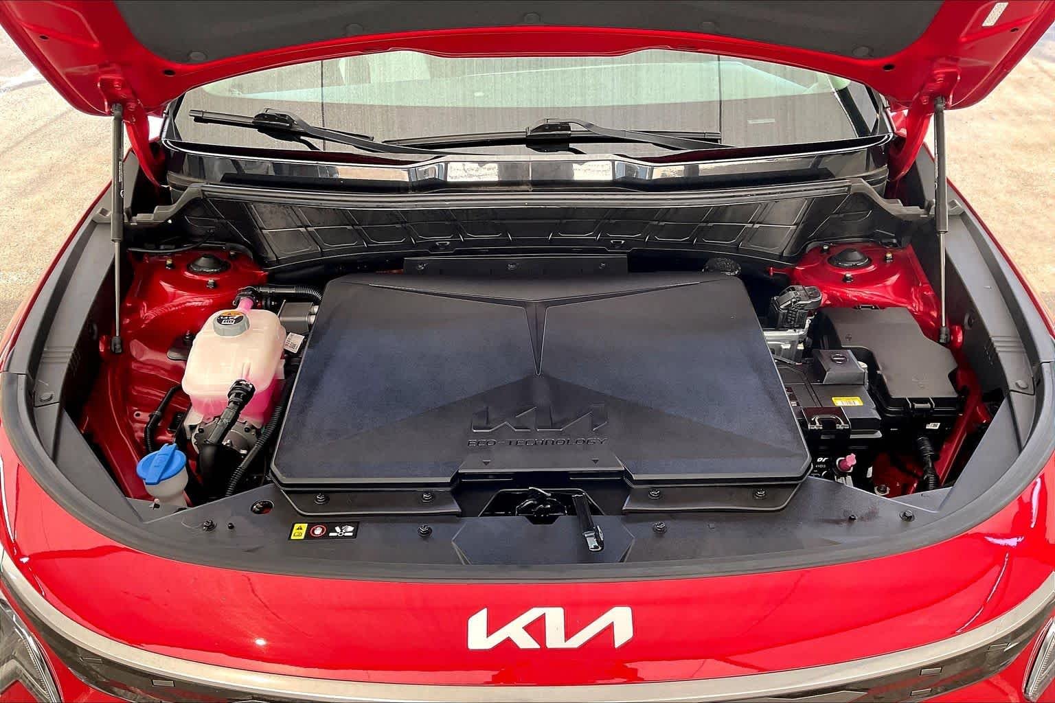 Used 2023 Runway Red Kia Wind image 31