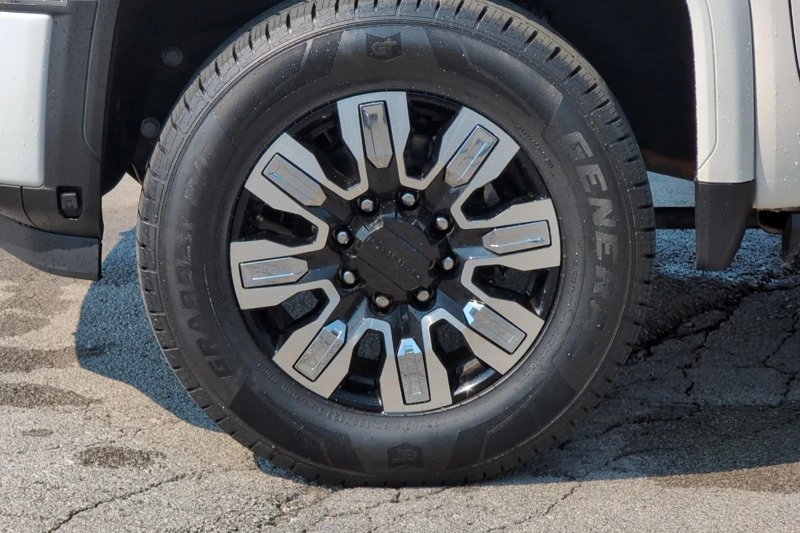 Used 2024 White Frost Tricoat GMC Denali image 27