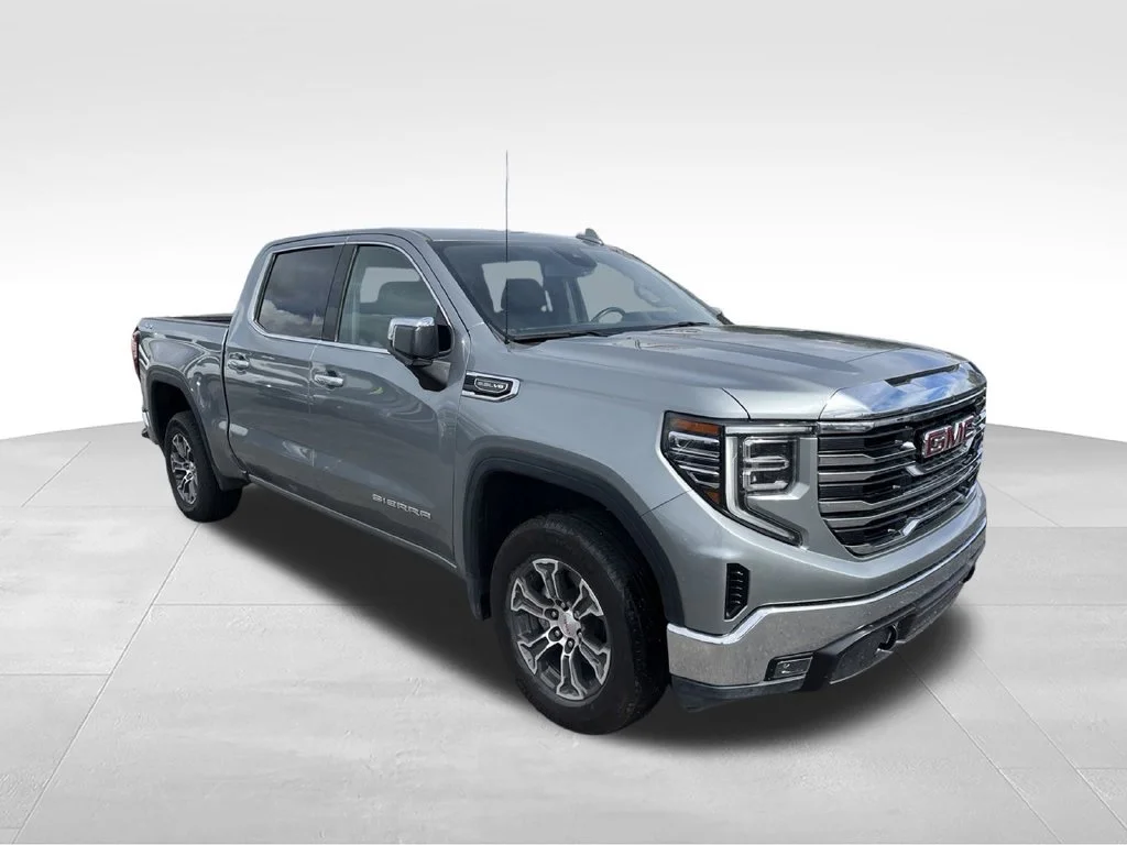 Used 2025 Sterling Metallic GMC SLT image 3