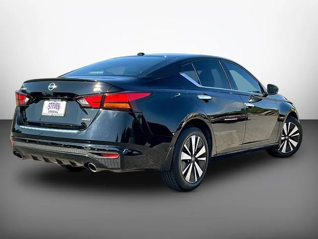 Used 2020 Black Nissan 2.5 SL image 6
