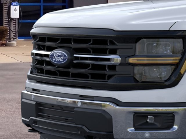New 2026 Oxford White Ford XLT image 17