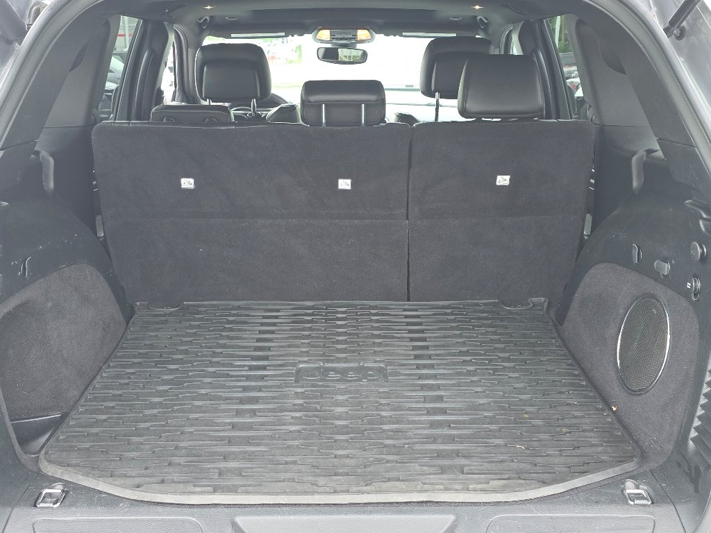 Used 2019 Billet Silver Metallic Clear Coat Jeep Altitude image 4