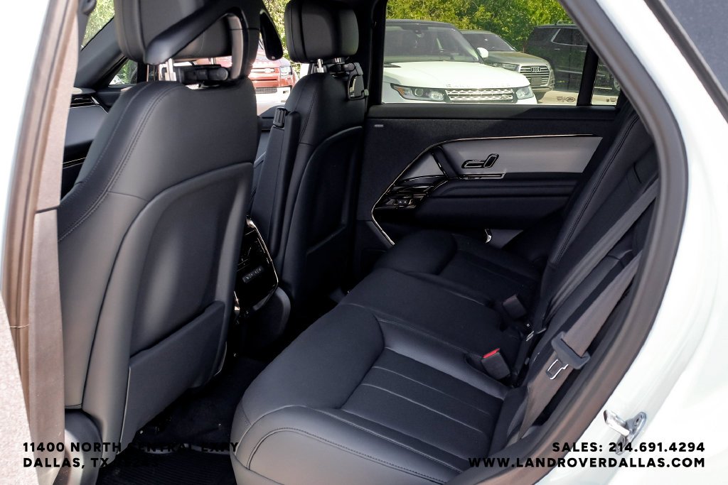 New 2026 Fuji White Land Rover Dynamic SE image 38