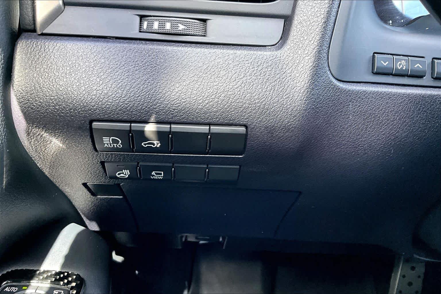 Used 2022 Ultra White Lexus F SPORT Handling image 34