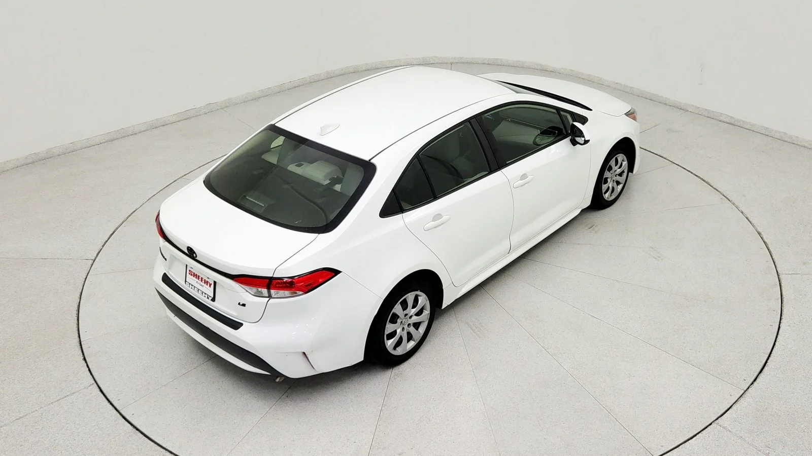 Used 2022 White Toyota LE image 19
