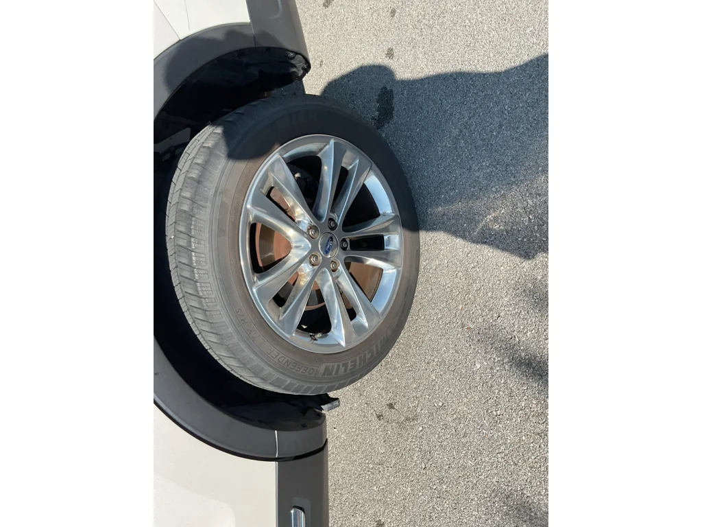 Used 2019 White Platinum Metallic Tri-Coat Ford XLT image 7