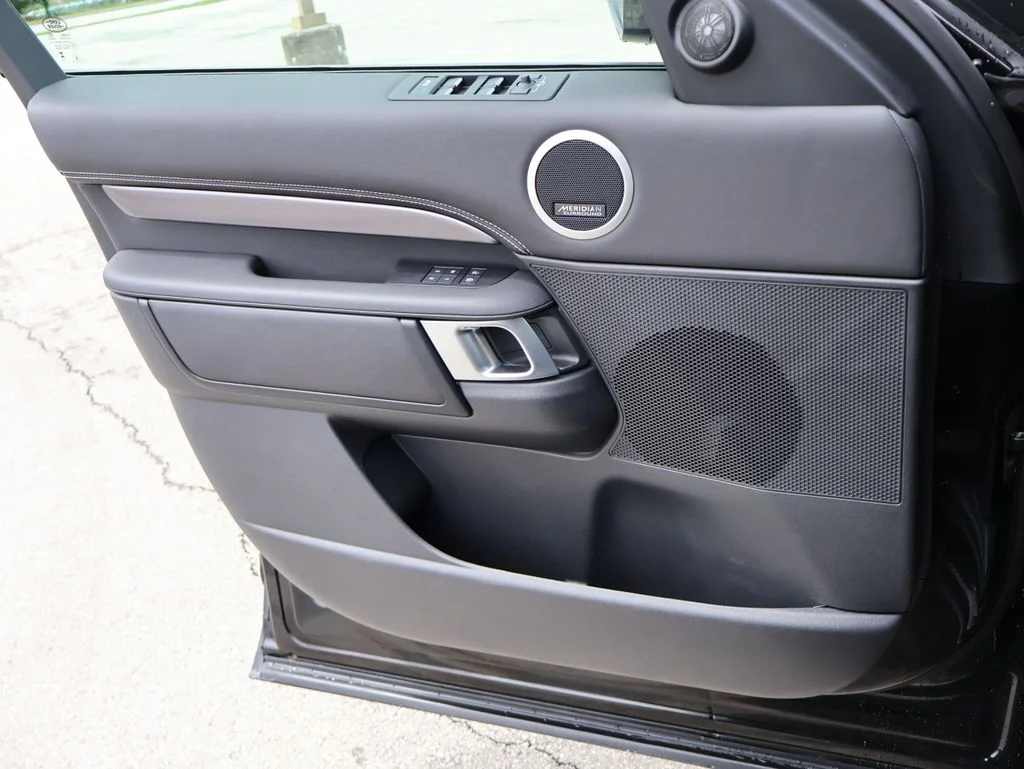2025 Land Rover Discovery Metropolitan Edition - Photo 36