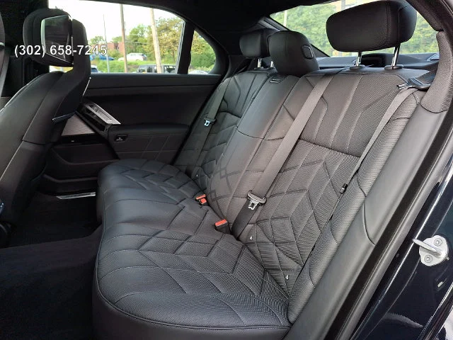 2026 BMW 7 Series 750e - Photo 9