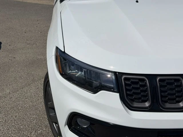 New 2026 Bright White Clear-Coat Exterior Paint Jeep Limited image 5