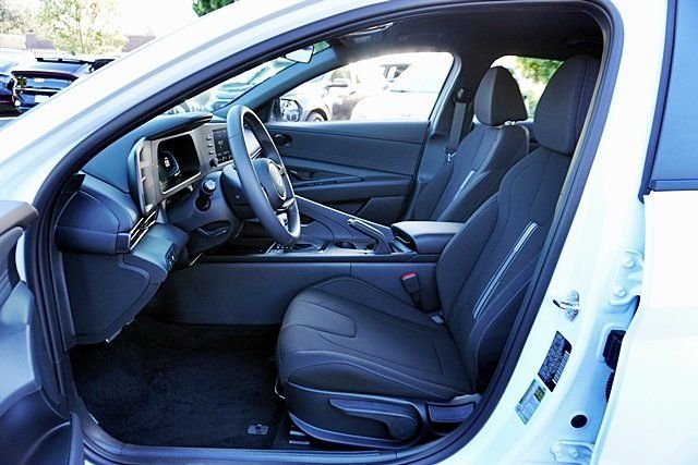 Used 2026 White Hyundai SEL Sport image 12