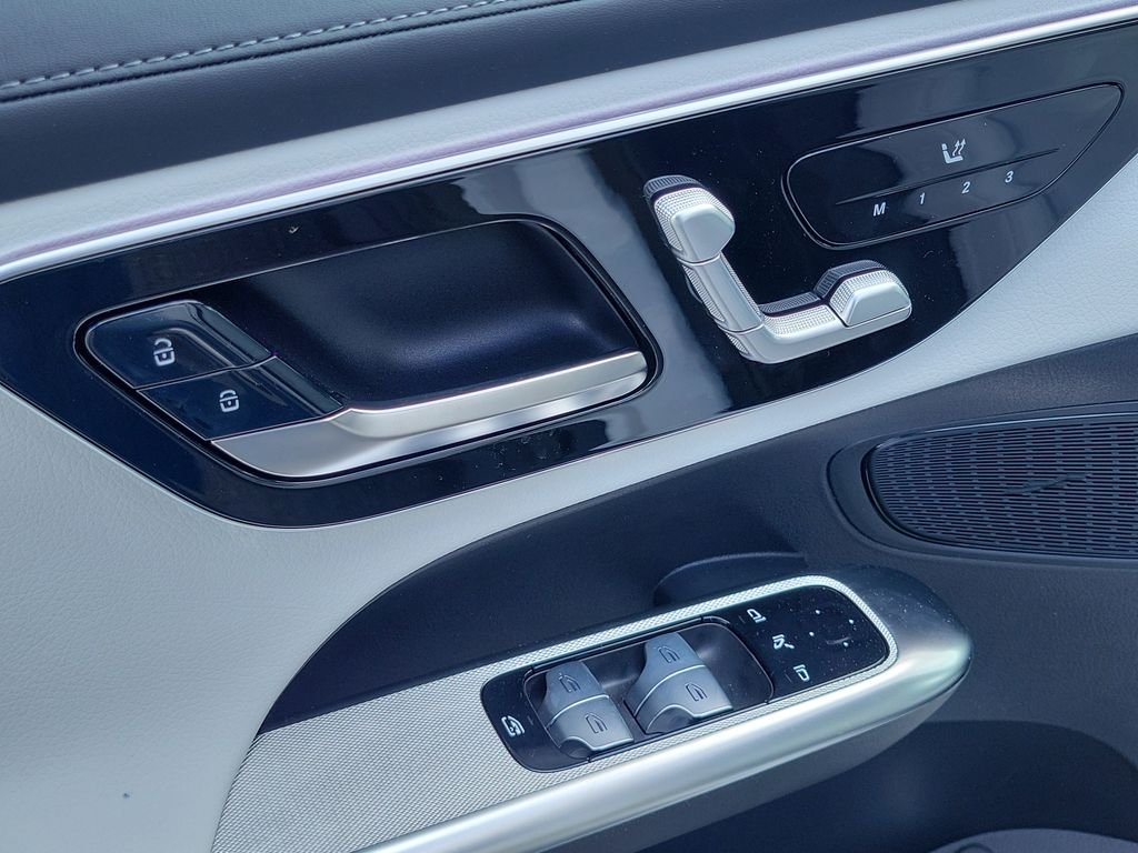 New 2026 Polar White Mercedes-Benz GLC 300 image 19