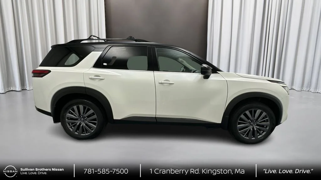 Used 2023 White Nissan SL image 4