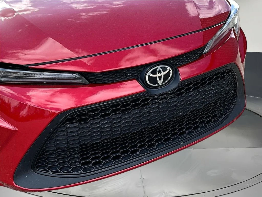 Used 2021 Red Toyota LE image 32