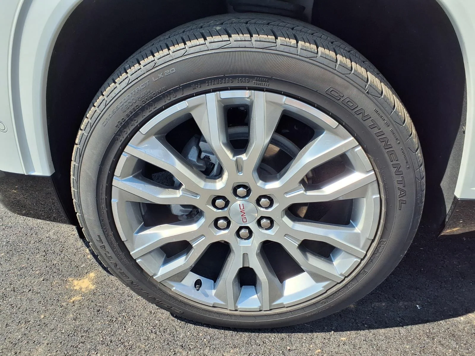 Used 2024 White Frost Tricoat GMC FWD Denali image 16