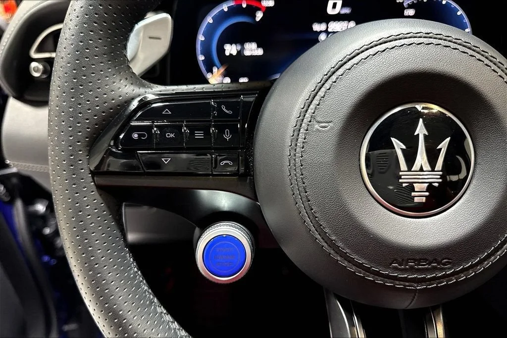 Used 2025 Blu Intenso Metallic Maserati  image 13