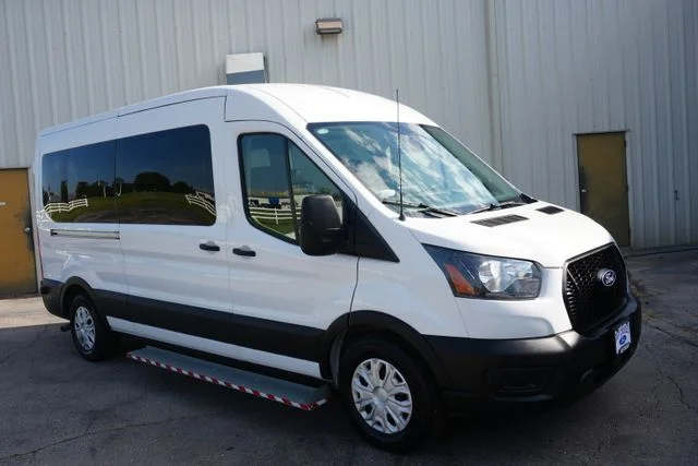 New 2026 Oxford White Ford Passenger Van XL image 1