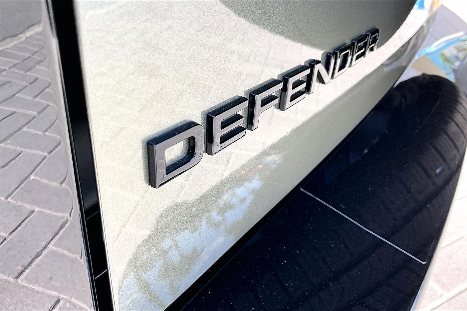 Used 2025 Green Land Rover X-Dynamic SE image 8