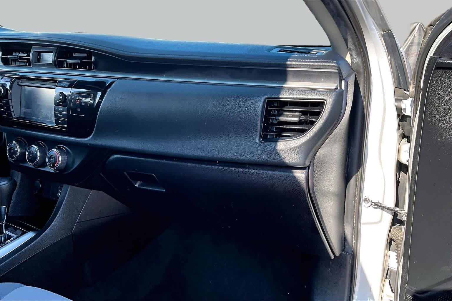 Used 2016 Classic Silver Metallic Toyota L image 19