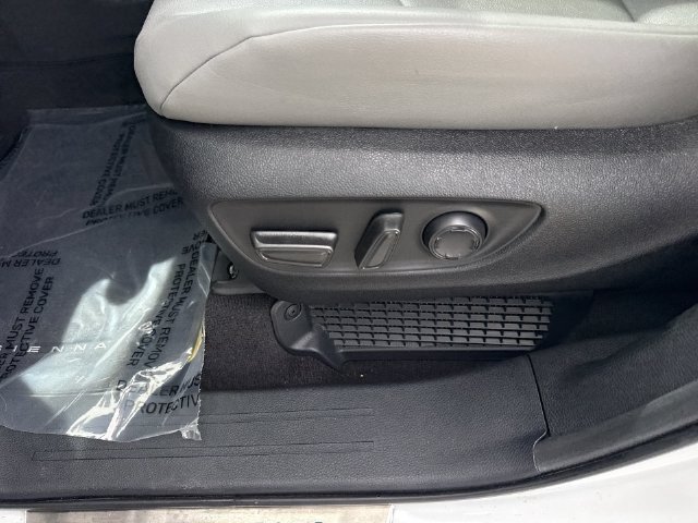 2025 Toyota Sienna XLE - Photo 12