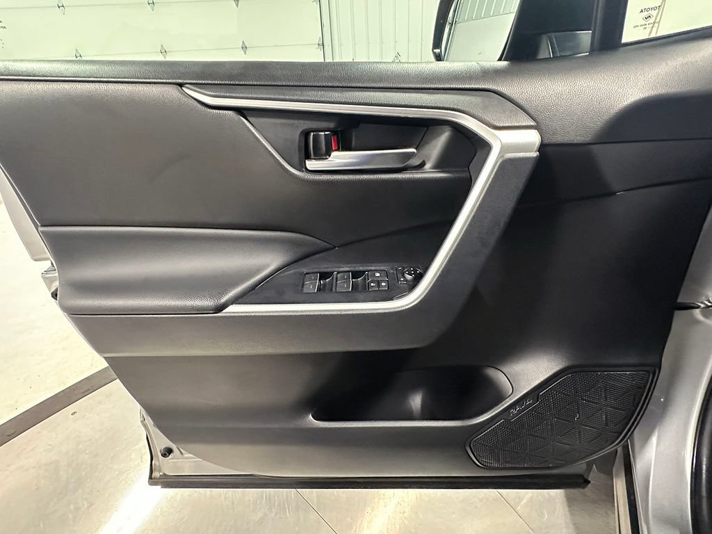 Used 2025 Silver Toyota XLE image 19