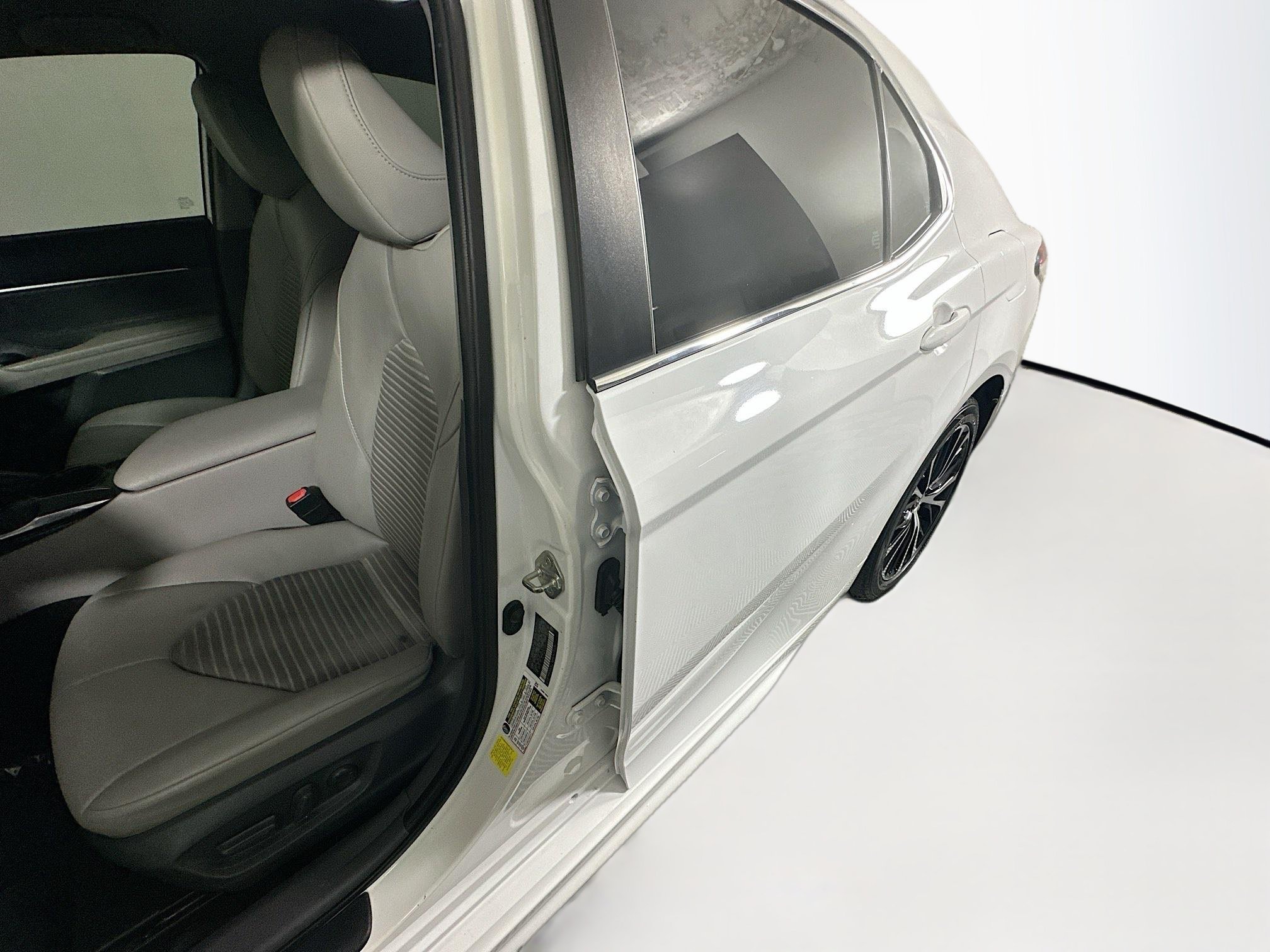 Used 2020 Super White Toyota SE image 12