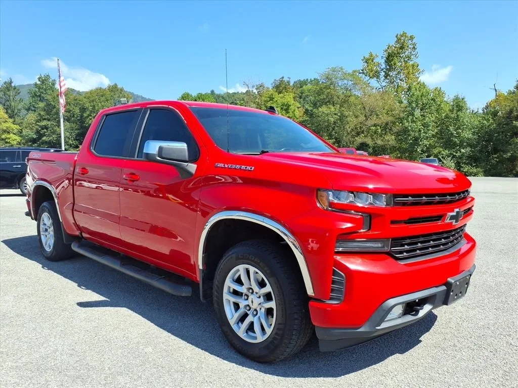 Used 2019 Red Chevrolet RST image 9