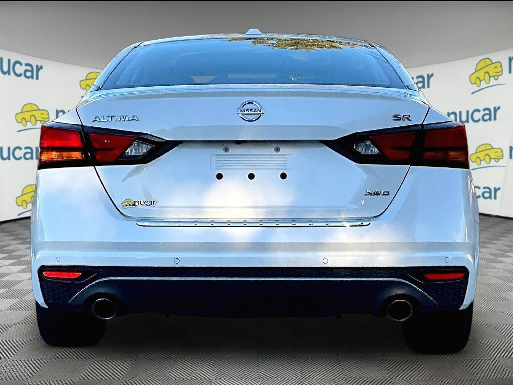 Certified Used 2021 White Nissan 2.5 SR image 5