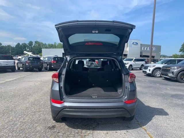 Used 2017 Gray Hyundai SE image 8