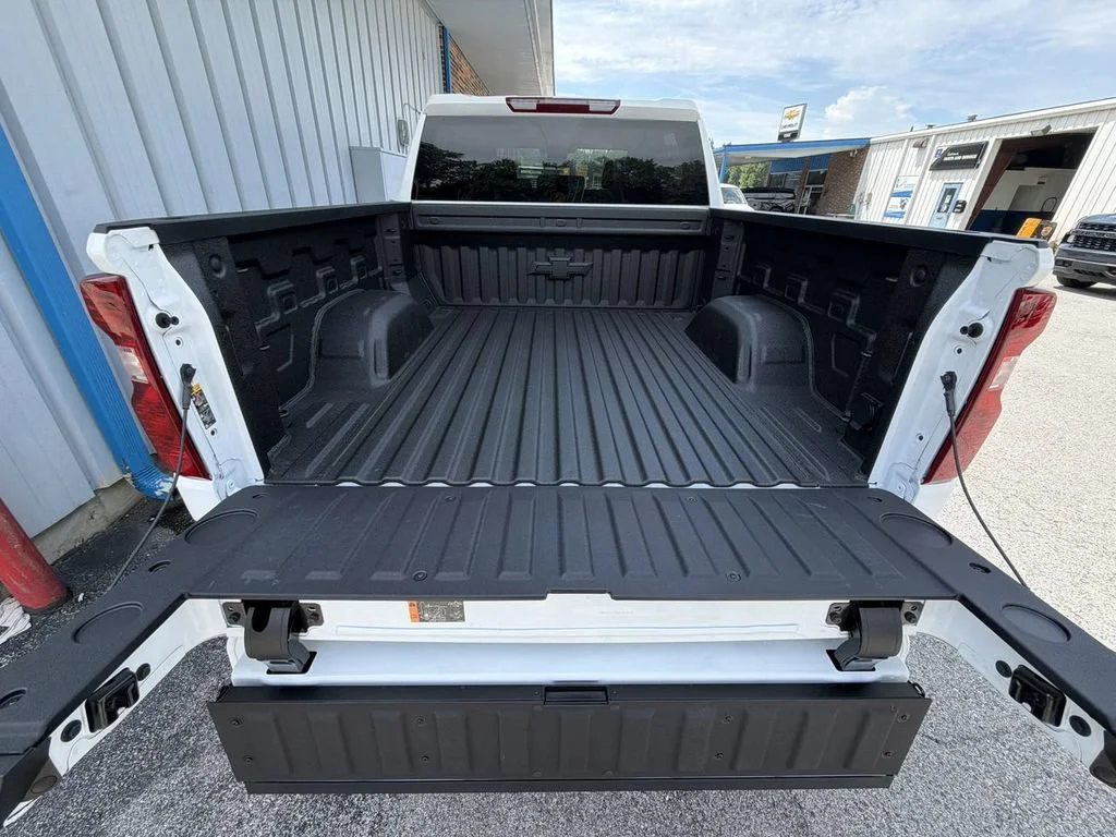 New 2026 Summit White Chevrolet Custom Trail Boss image 24