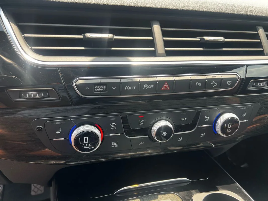 Used 2018  Audi 3.0T Premium image 15