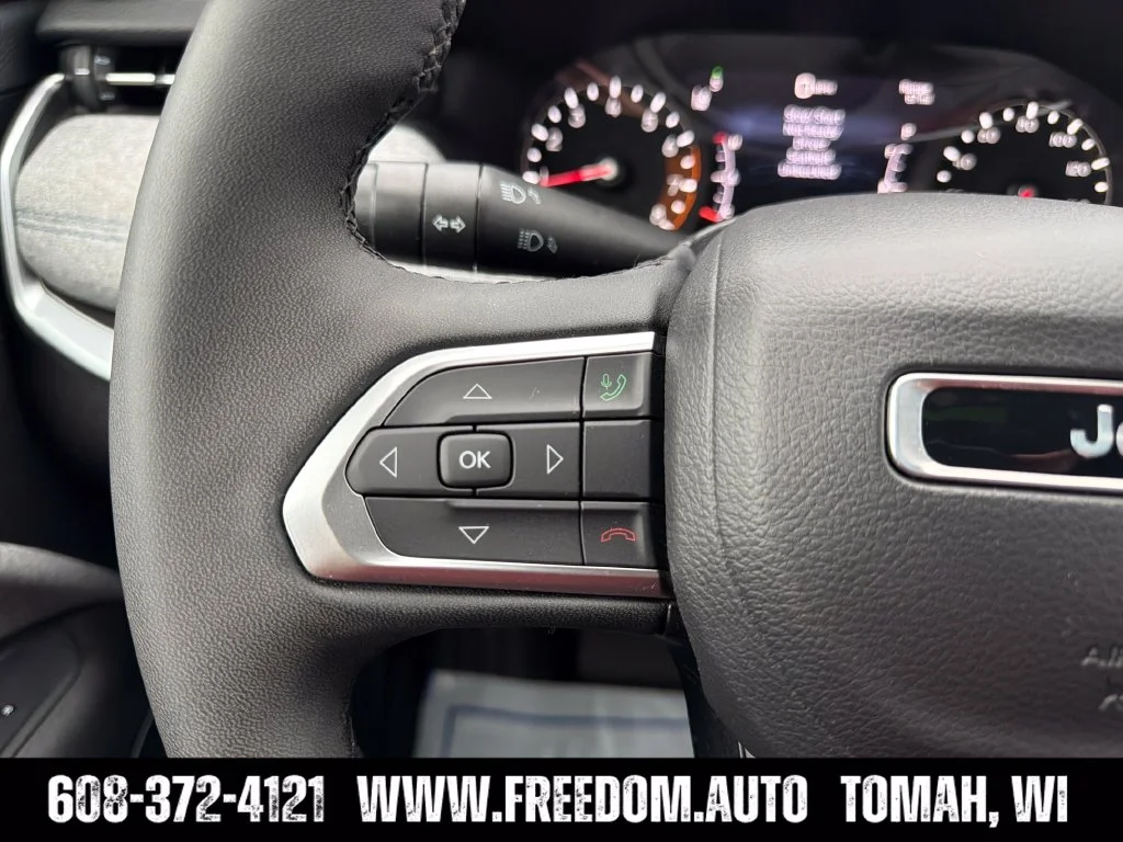 Used 2025 Red Jeep Latitude image 16