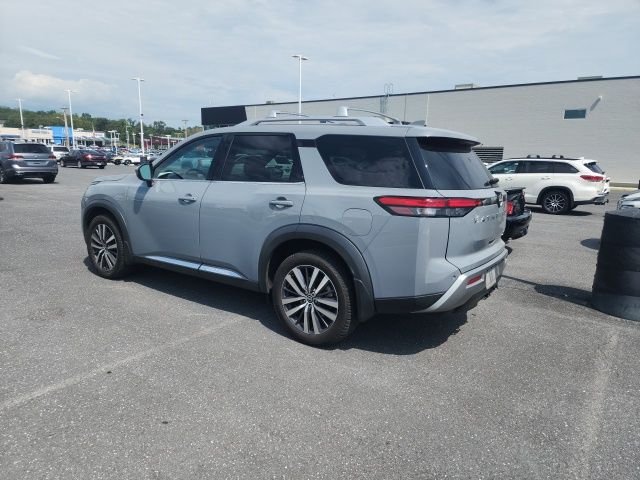 Used 2022 Gray Nissan Platinum image 5