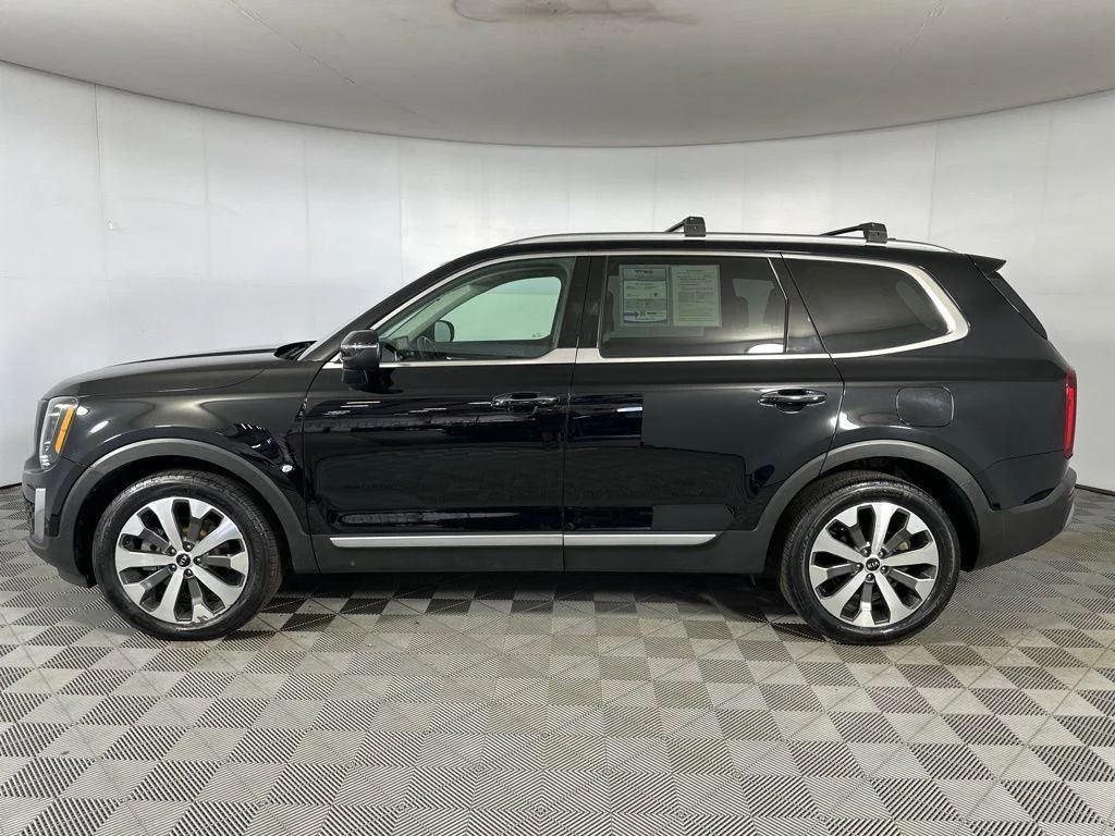 Used 2021 Ebony Black Kia S image 18