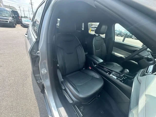 Certified Used 2023 Silver Jeep Limited image 25