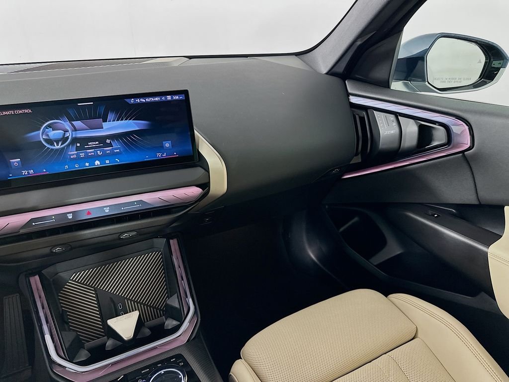 2025 BMW X3 30 - Photo 22