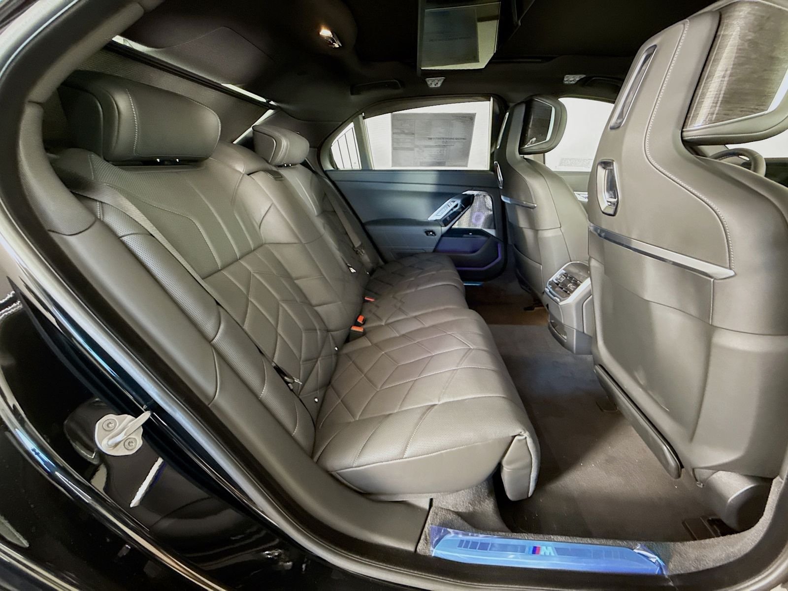 2026 BMW i7 M70 - Photo 29