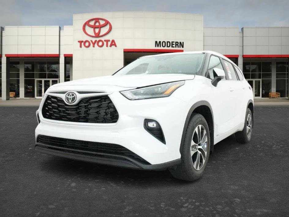New 2026 Wind Chill Pearl Toyota Hybrid XLE image 5