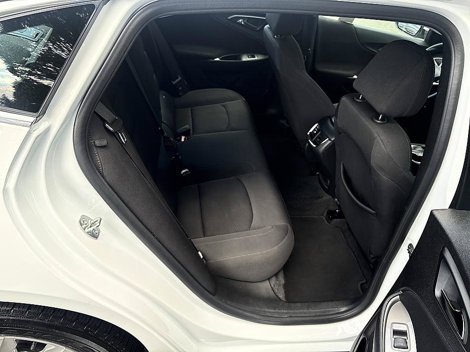 Used 2025 Summit White Chevrolet LT image 21