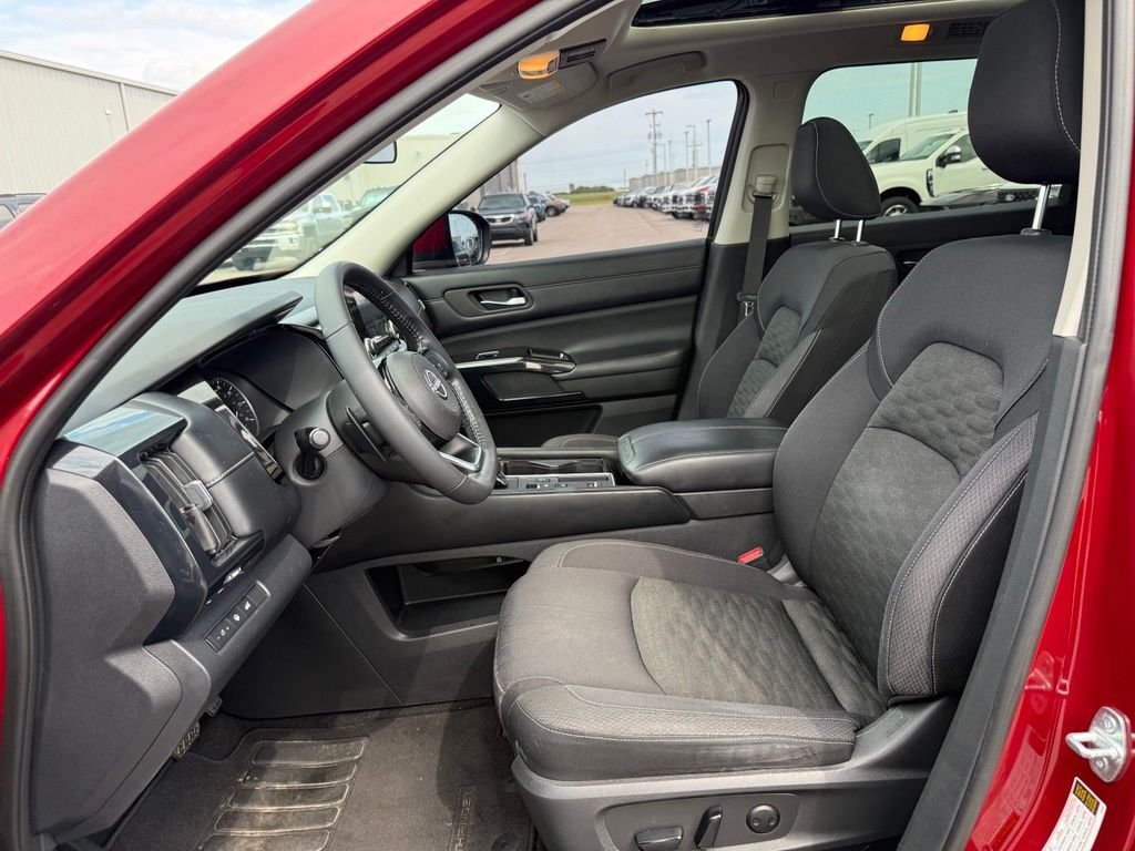 Used 2022 Scarlet Ember Nissan SV image 5