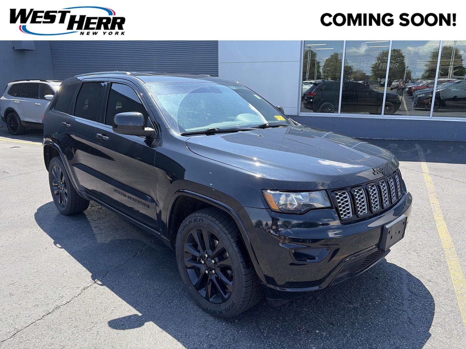 Used 2020 Diamond Black Crystal Pearlcoat Jeep Altitude image 1