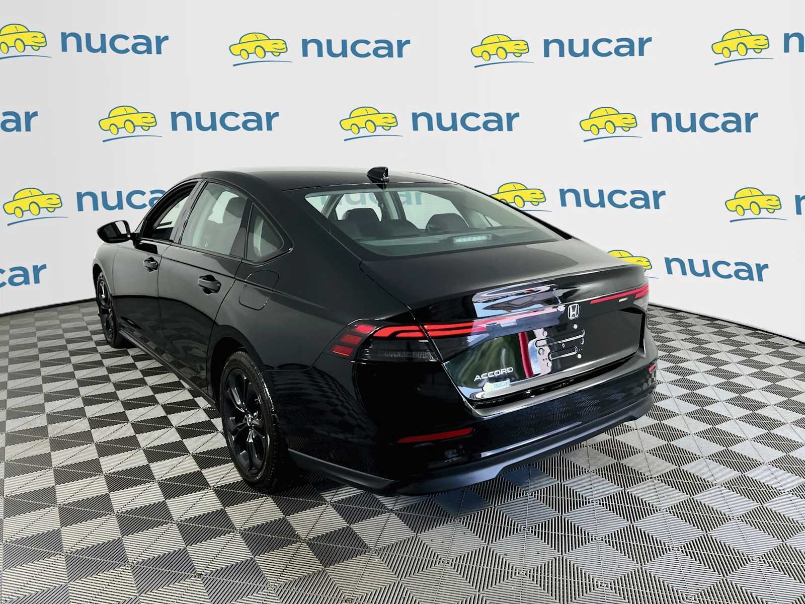 Used 2025 Crystal Black Pearl Honda SE image 5