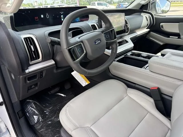 New 2026 Star White Metallic Tri-Coat Ford Active image 22