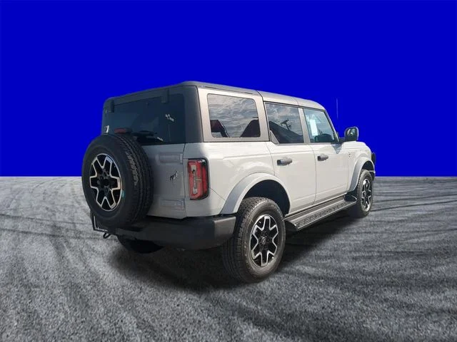 New 2026 Avalanche Gray Ford Badlands® image 4
