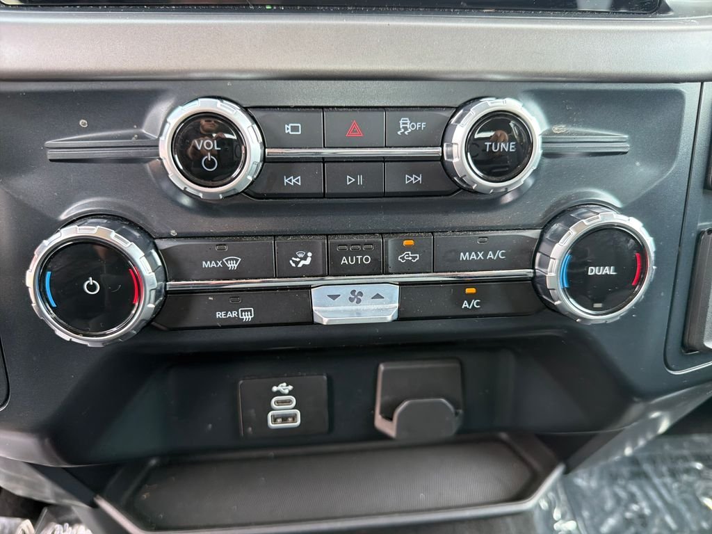 Used 2025 Silver Metallic Ford XLT image 39