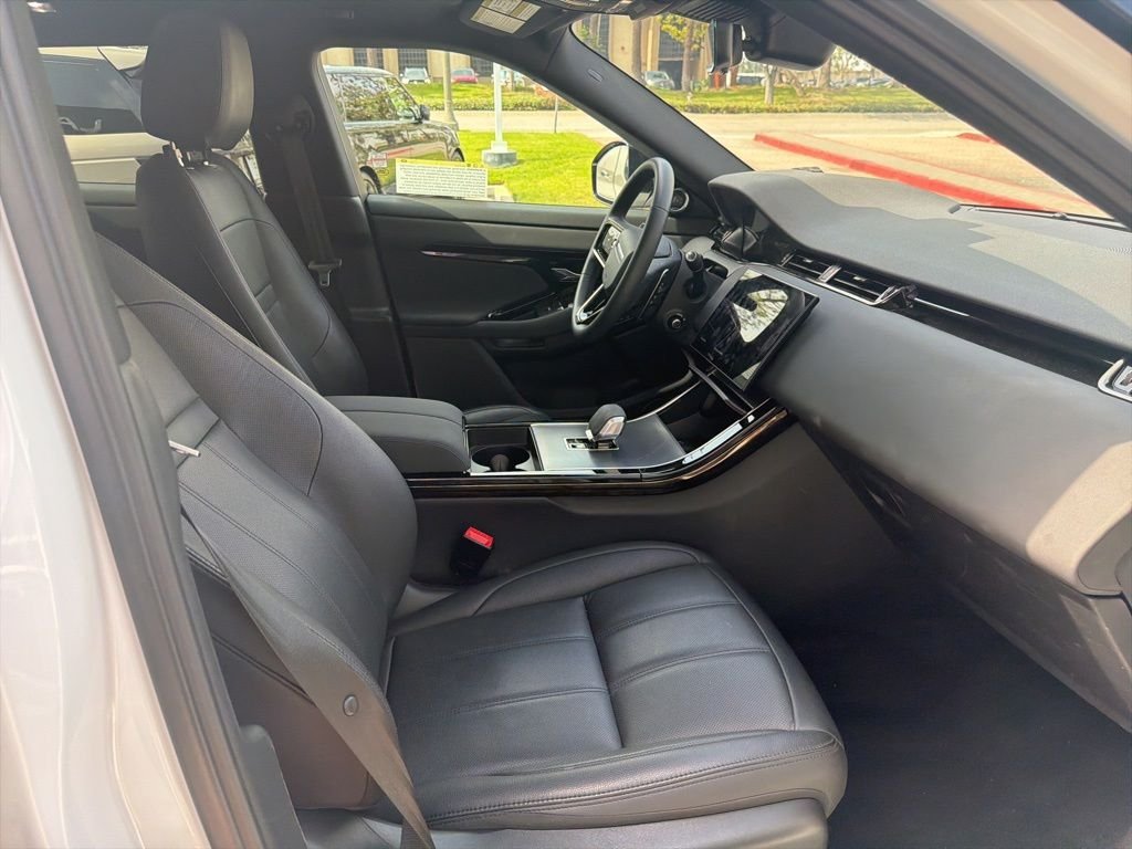 Used 2025 White Land Rover Dynamic image 5