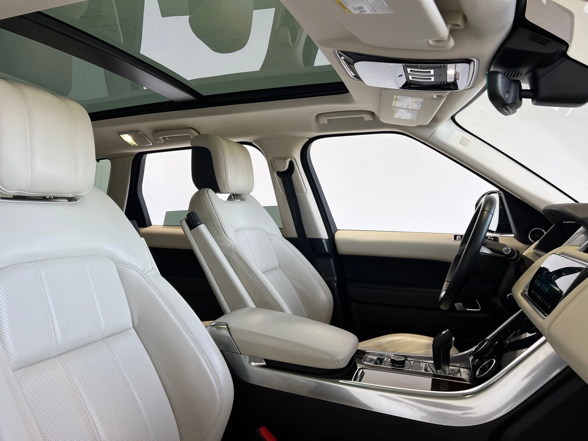 Used 2019 Blue Land Rover HSE image 22