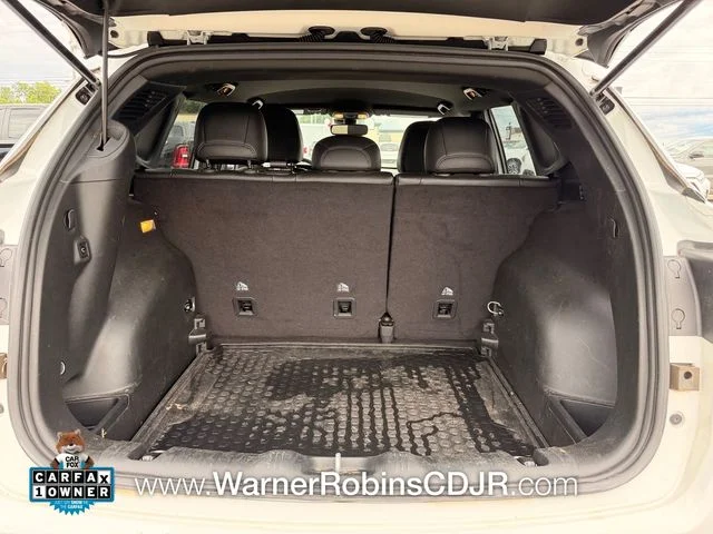 Used 2024 White Jeep Latitude image 13