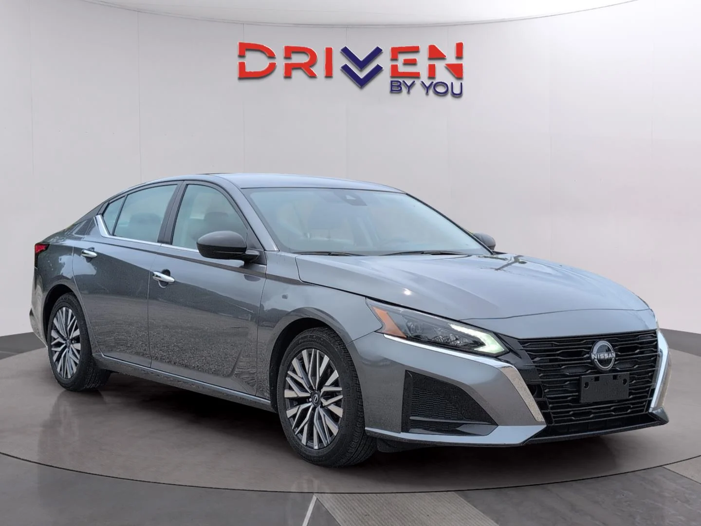 Used 2025 Gun Metallic Nissan SV image 7