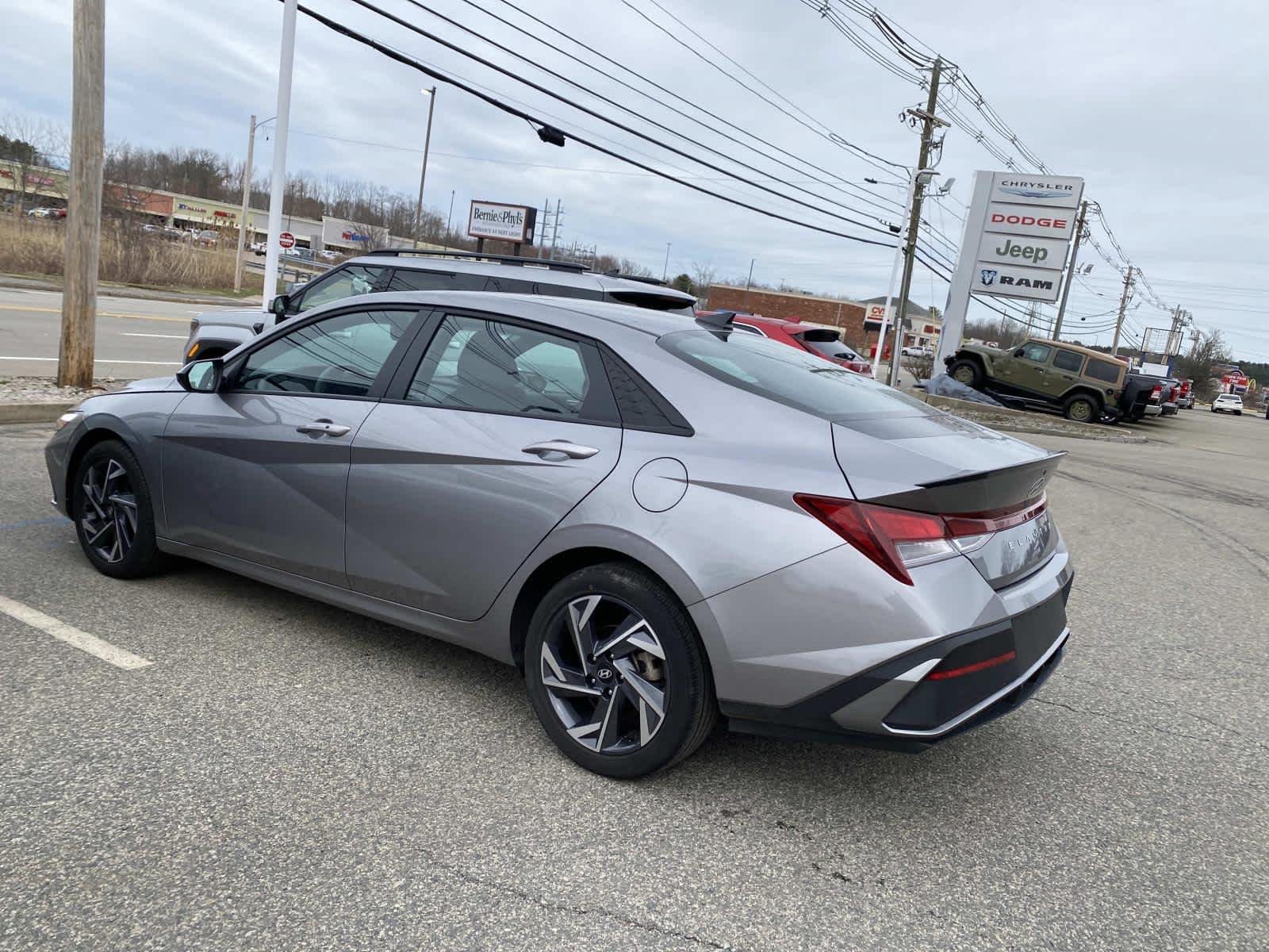 Certified Used 2025 Fluid Metal Hyundai SEL Sport image 5